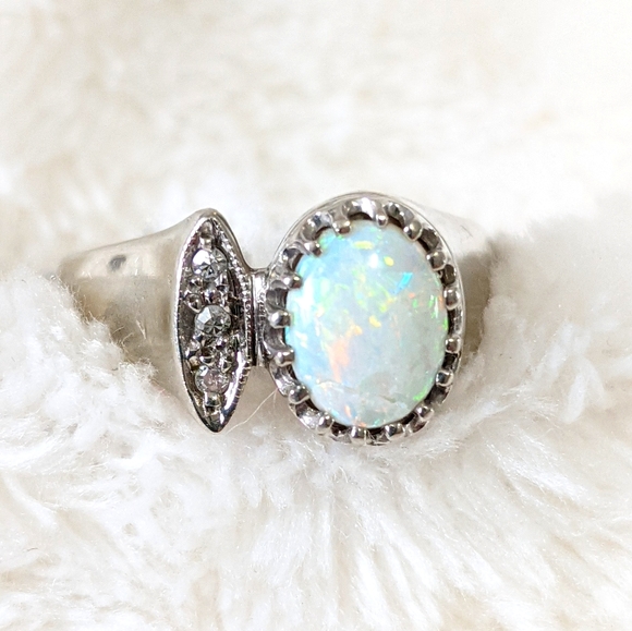 None Jewelry - 10K White Gold Vintage Diamond and Opal Ri…